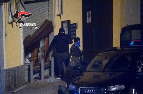 Furti e spaccate, sgominata dai carabinieri la “banda del Touareg”. Uno del commando usava un paio di mutande come passamontagna