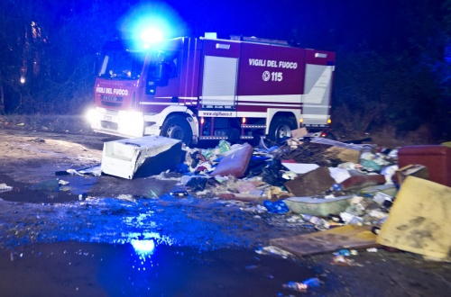 Il Consiglio comunale di Torino contro i roghi tossici. “Monitorare la salute di chi vive e lavora vicino alle baraccopoli”