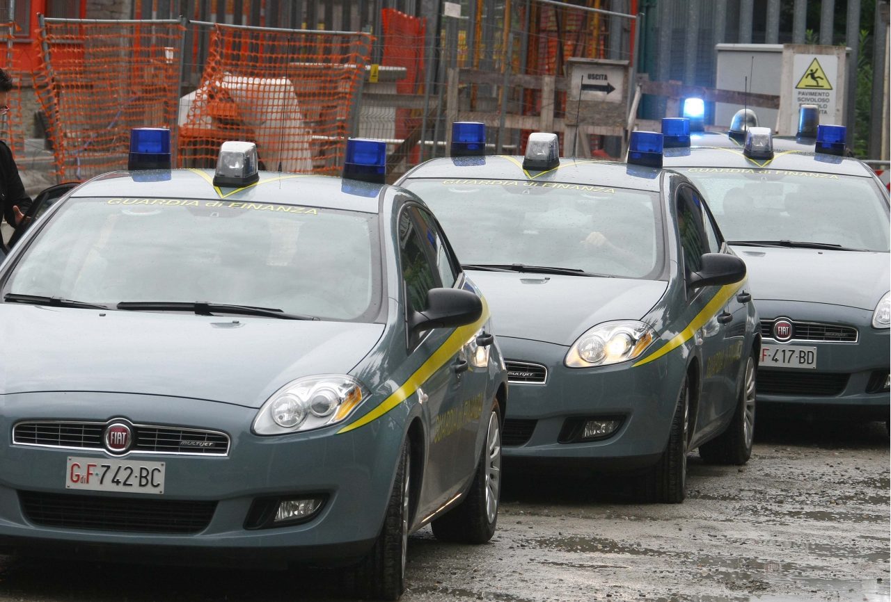 Sequestrati dalla GdF 100 mila articoli pericolosi