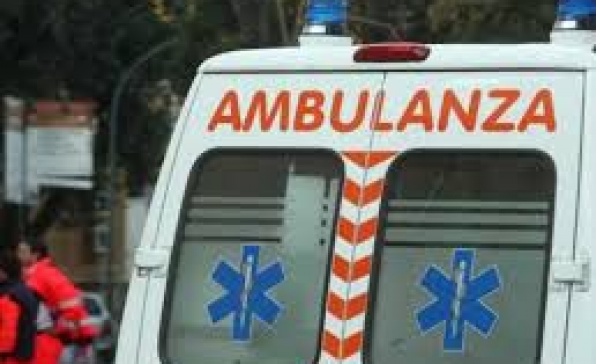 Settimo, apre la portiera dell’auto e “tocca” una ciclista in via Italia