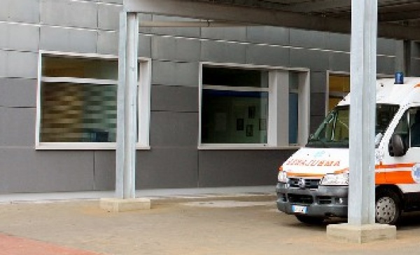 Sviene in strada, aveva un feto in borsa