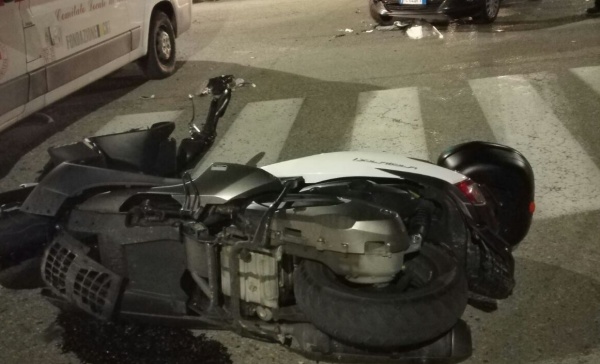 Torino, auto contro scooter e traffico in tilt al “Dazio”