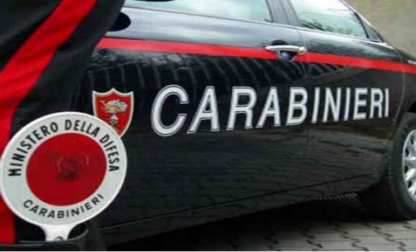 “Troppo lavoro, non ce la faccio più” e si impicca nella fabbrica