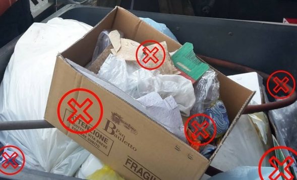 Venaria, controlli tra i cassonetti dei rifiuti per migliorare la differenziata
