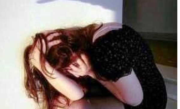 Violentata per “purificarla” durante i riti esoterici: tre arresti