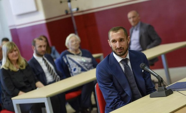 Il difensore della Juventus Chiellini si è laureato