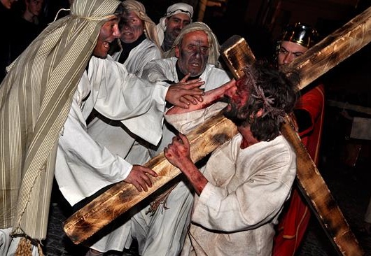 La Passione di Cristo ci sarà anche con la pioggia