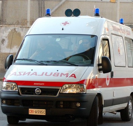 Mamma e due bimbi investiti sulle strisce pedonali