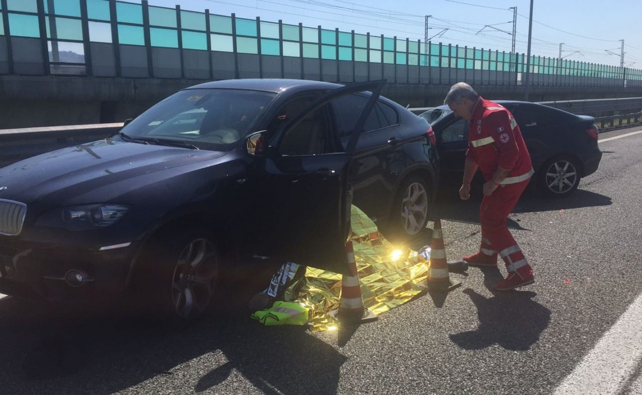 Scende per un Cid, travolto e ucciso sull’A4 un idolo dei rally