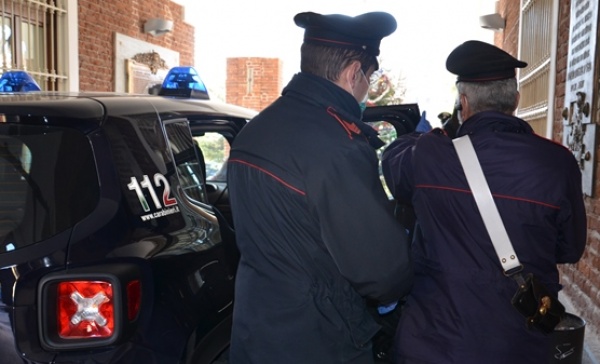 Stavano cercando di entrare in una casa: arrestati