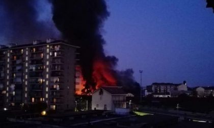 Torino, incendio al deposito Carlini in via Breglio