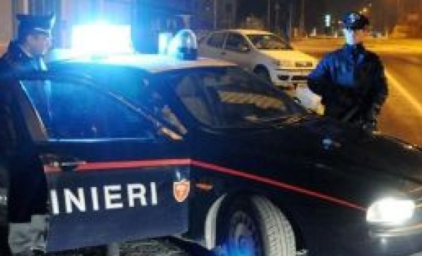 Ubriaca tampona l’auto dei Carabinieri