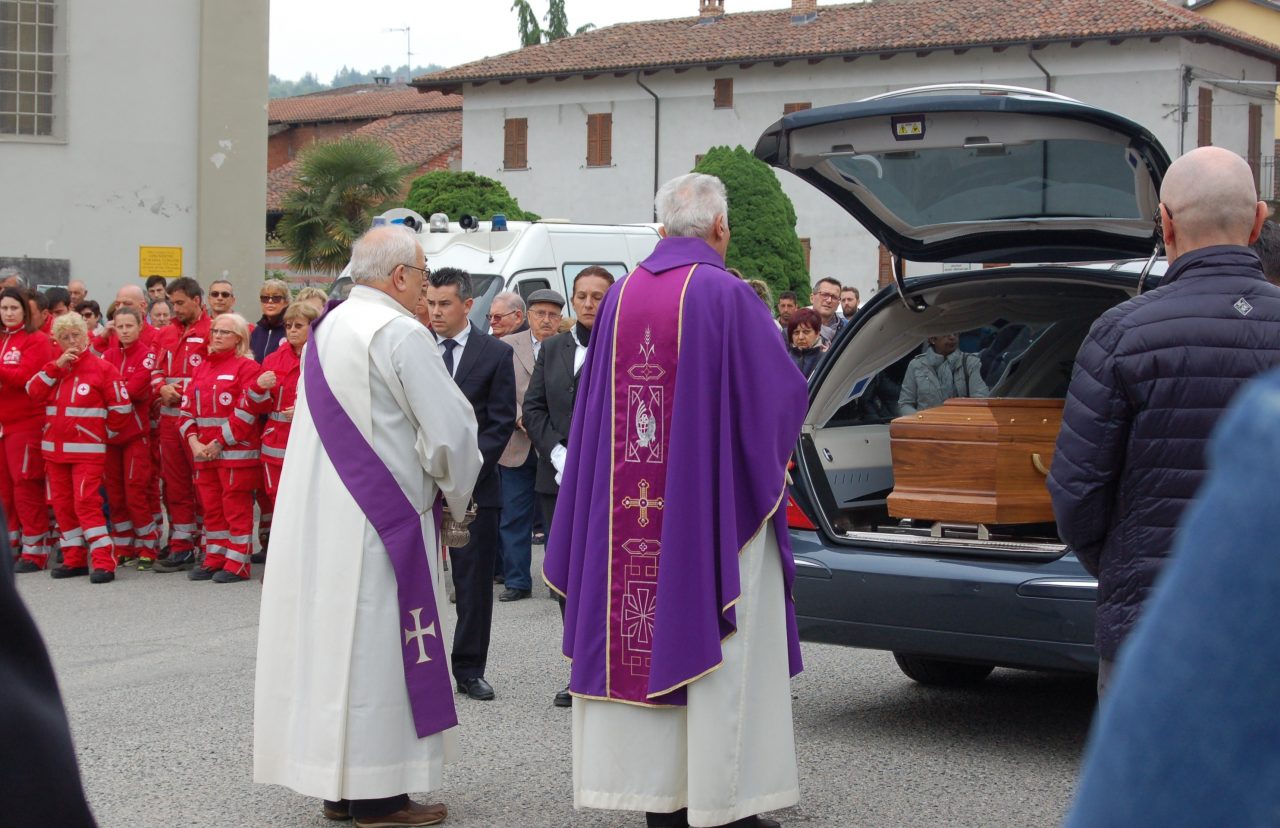 Una folla commossa ai funerali di Milena Matta