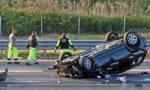 Auto ribaltata in autostrada, un ferito e traffico nel caos