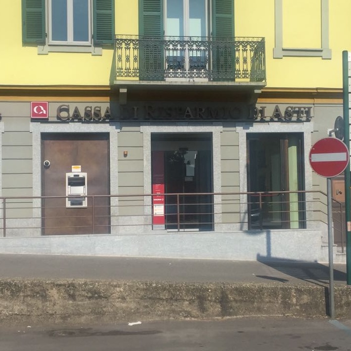 Chivasso, tabaccaia scippata mentre versava l’incasso
