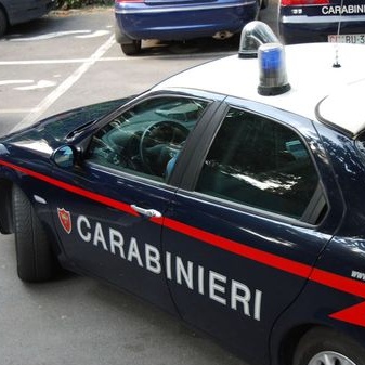 Ha accoltellato un uomo in un bar: arrestato