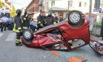 Incidente spettacolare all'incrocio: una Fiat 600 si ribalta, un ferito