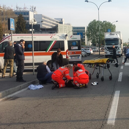 Motociclista muore dopo lo scontro con un camion