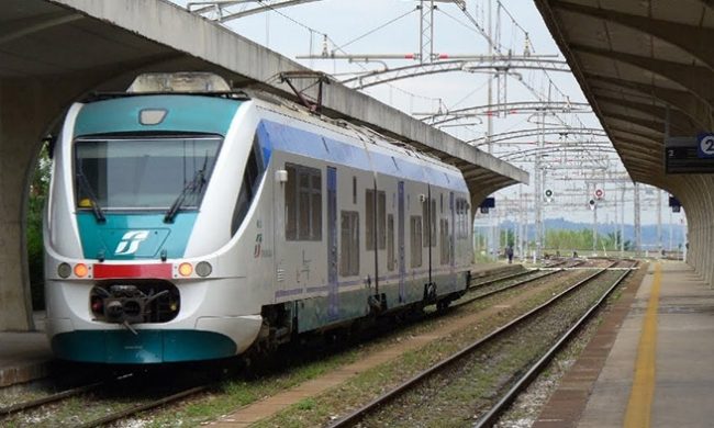 Sciopero Dei Treni In Tilt La Stazione Di Chivasso Prima Chivasso