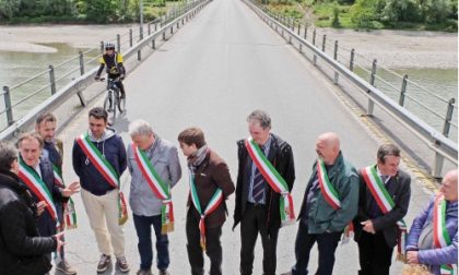 Ponte sul Po, "Vogliamo tempi certi per i lavori": la protesta dei sindaci con la fascia tricolore