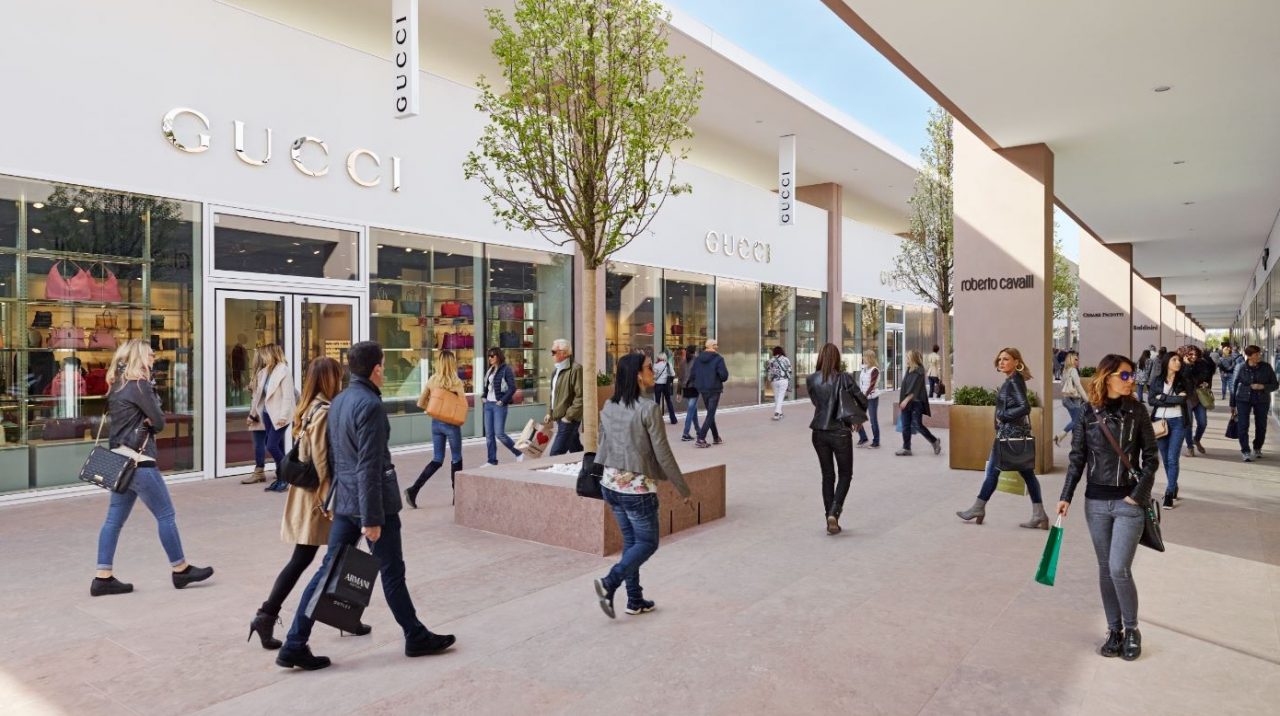 Festa e sconti al Torino Outlet Village I VIDEO