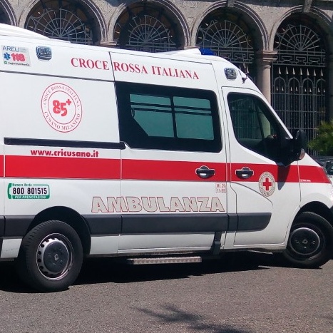 Scontro tra auto e bus: 36enne grave