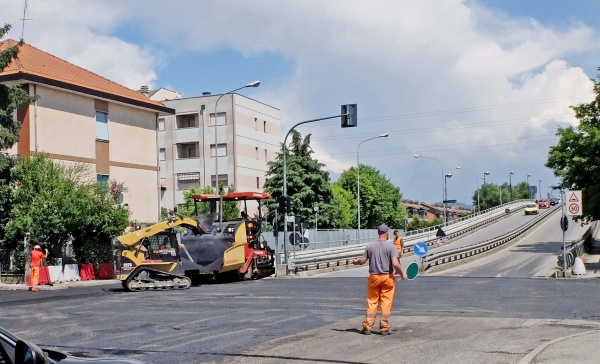 Settimo, proseguono i lavori di asfaltatura delle strade