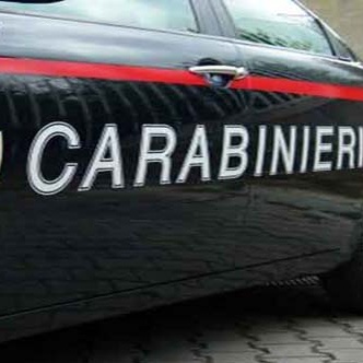 Spaccate ai bancomat: è caccia alla Mercedes bianca