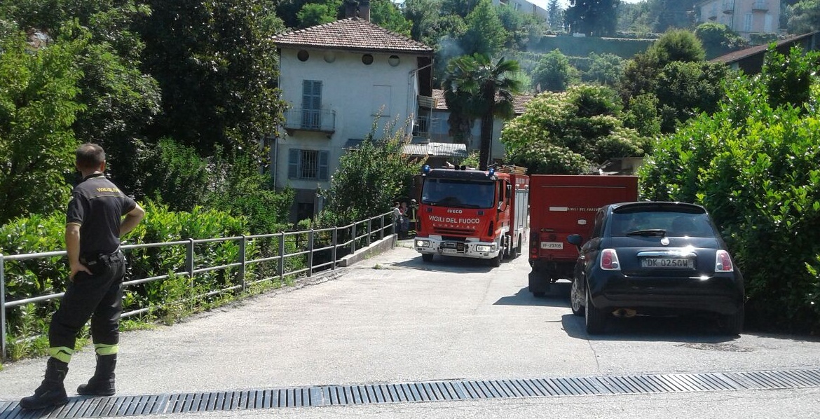 Castiglione, incendio in un box