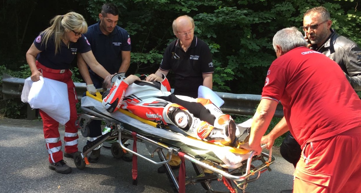 Chivasso-Castagneto, incidente alla prima curva: motociclista a terra