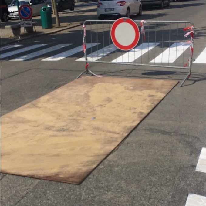 Chivasso, una voragine in viale Matteotti