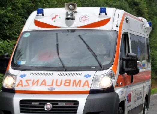 Donna accoltellata: trasportata all’ospedale di Novara