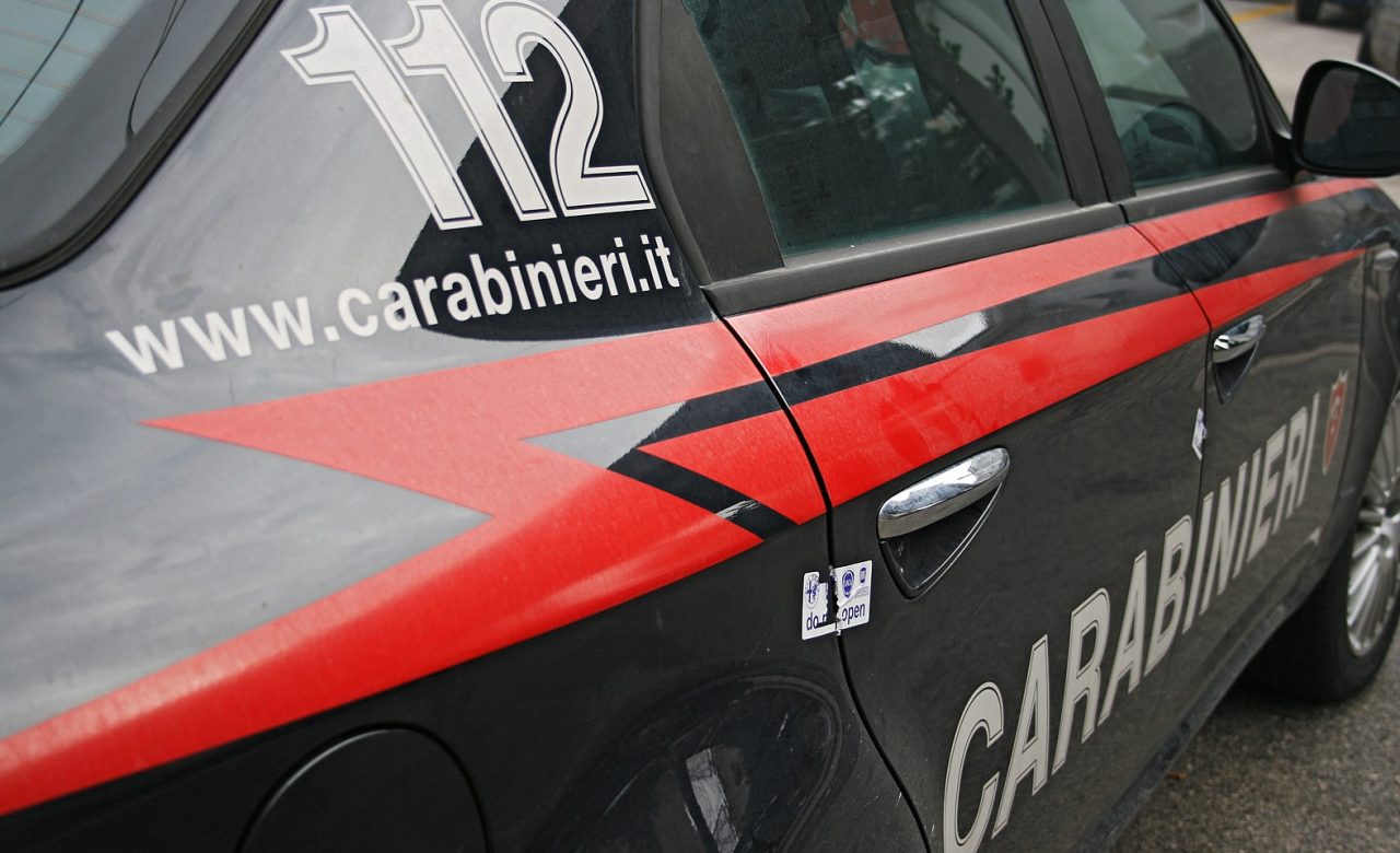 Era in vacanza in Sardegna: uccisa a coltellate