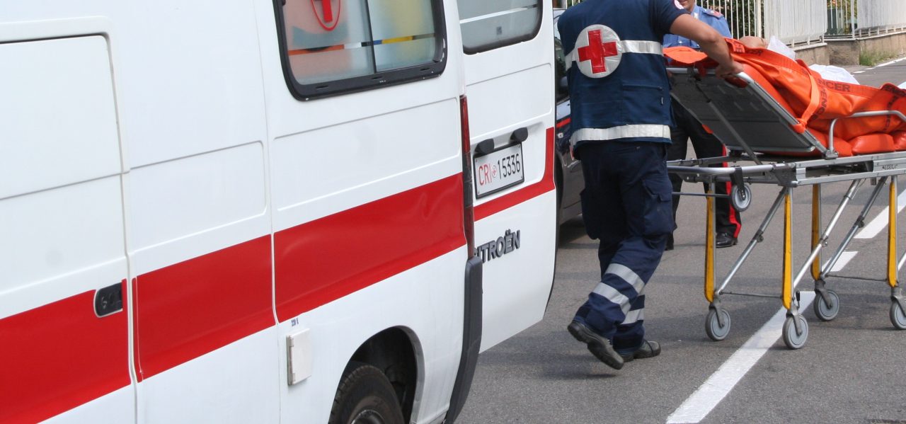Ciclista cade dalla bici e muore è giallo