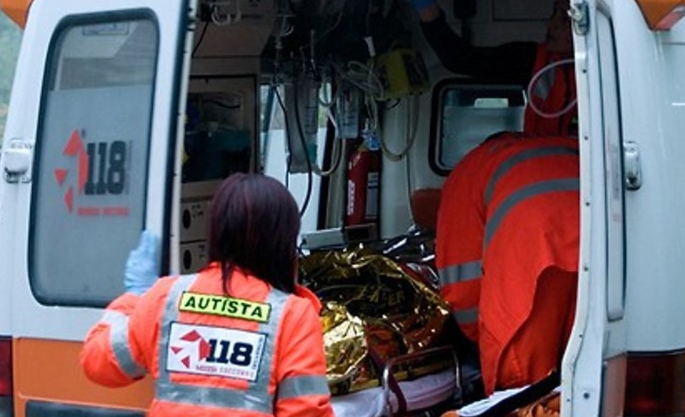 Schianto frontale, morto un ragazzo
