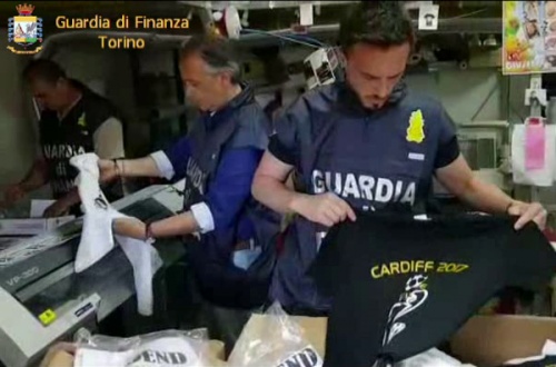 Niente “tarocchi” per Juve-Real: sequestrati 250.000 gadget (il video)