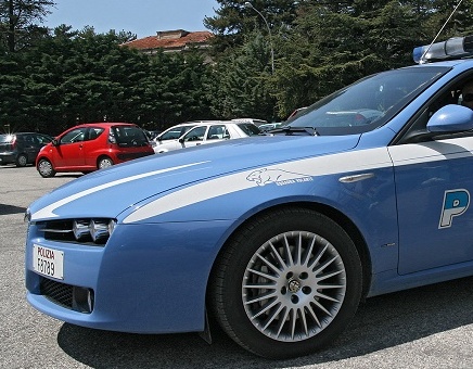 Rapina una banca armato di taglierino: 4900 euro il bottino