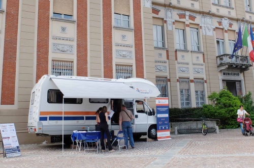 Settimo, il camper del Fisco in piazza della Libertà