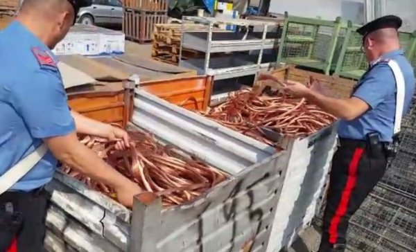 Settimo, scoperto il magazzino del rubato: 50 motori Ferrari e 4.561 kg di rame rubato
