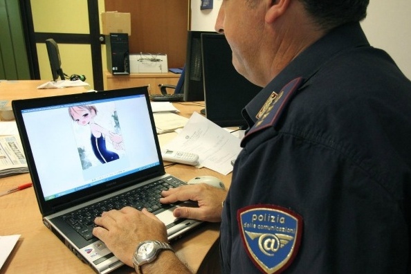 Si fingeva donna sui social: arrestato pedofilo