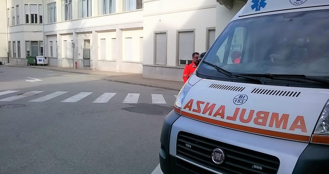 Studente universitario cade dal secondo piano di una palazzina: è gravissimo