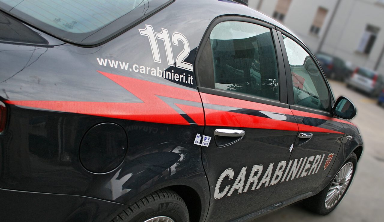 Vendono bevande in bottiglie di vetro durante gli eventi: 4 denunciati