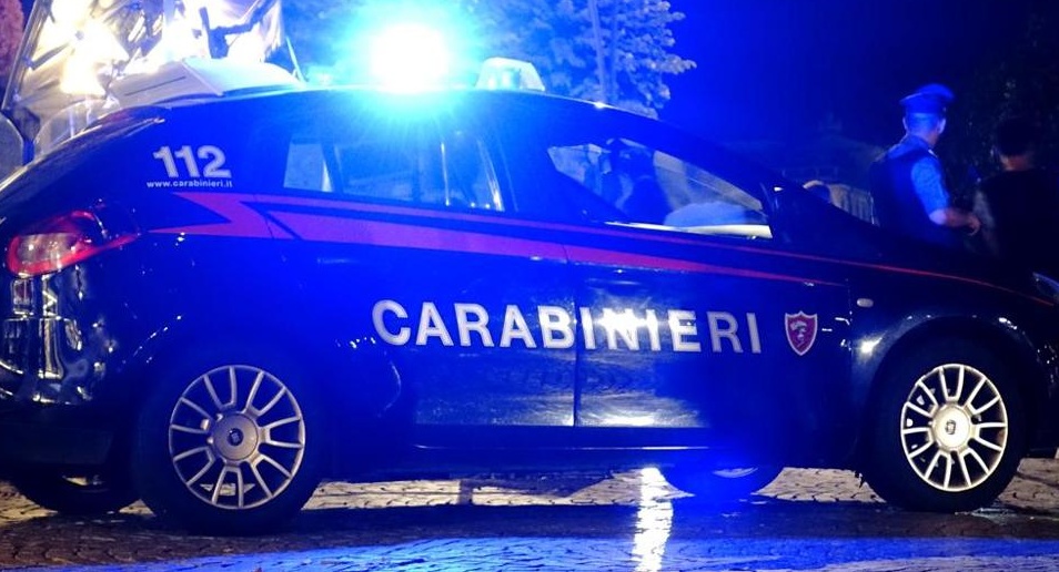Fingono di sposarsi per ottenere la cittadinanza