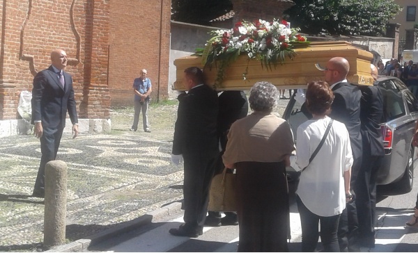 Gassino, grande commozione per l’ultimo saluto a Christian Nigra