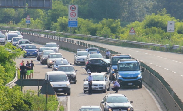 Incidente sulla Sr11, traffico rallentato all’altezza dell’uscita Settimo – Castiglione