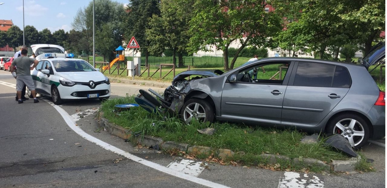 Incidente stradale: scontro tra due mezzi