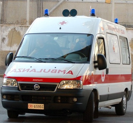 Incidente tra Touareg e una moto: morto centauro di 54 anni