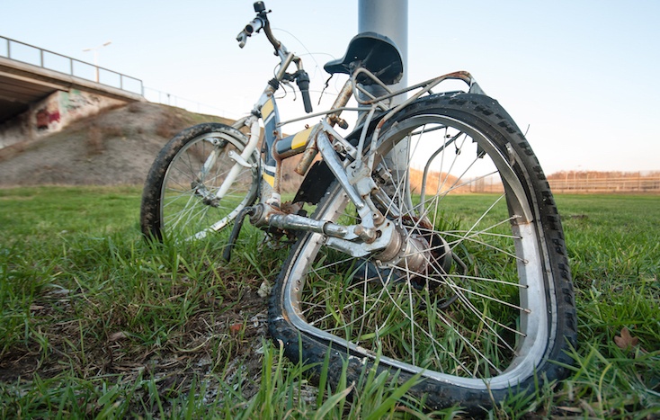 Litiga con un ciclista, lo insegue e lo investe