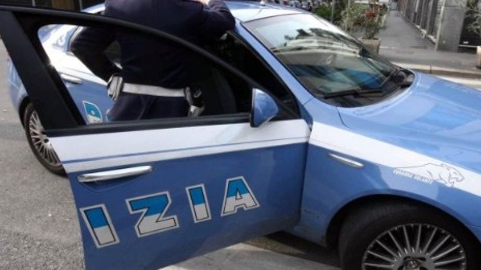 Nascondono tonno e salmone sotto le gonne: arrestate