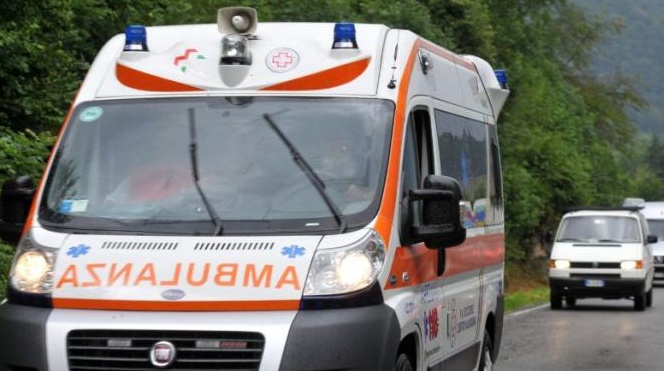 Picchiato a sangue dai ladri, 60enne grave al Cto